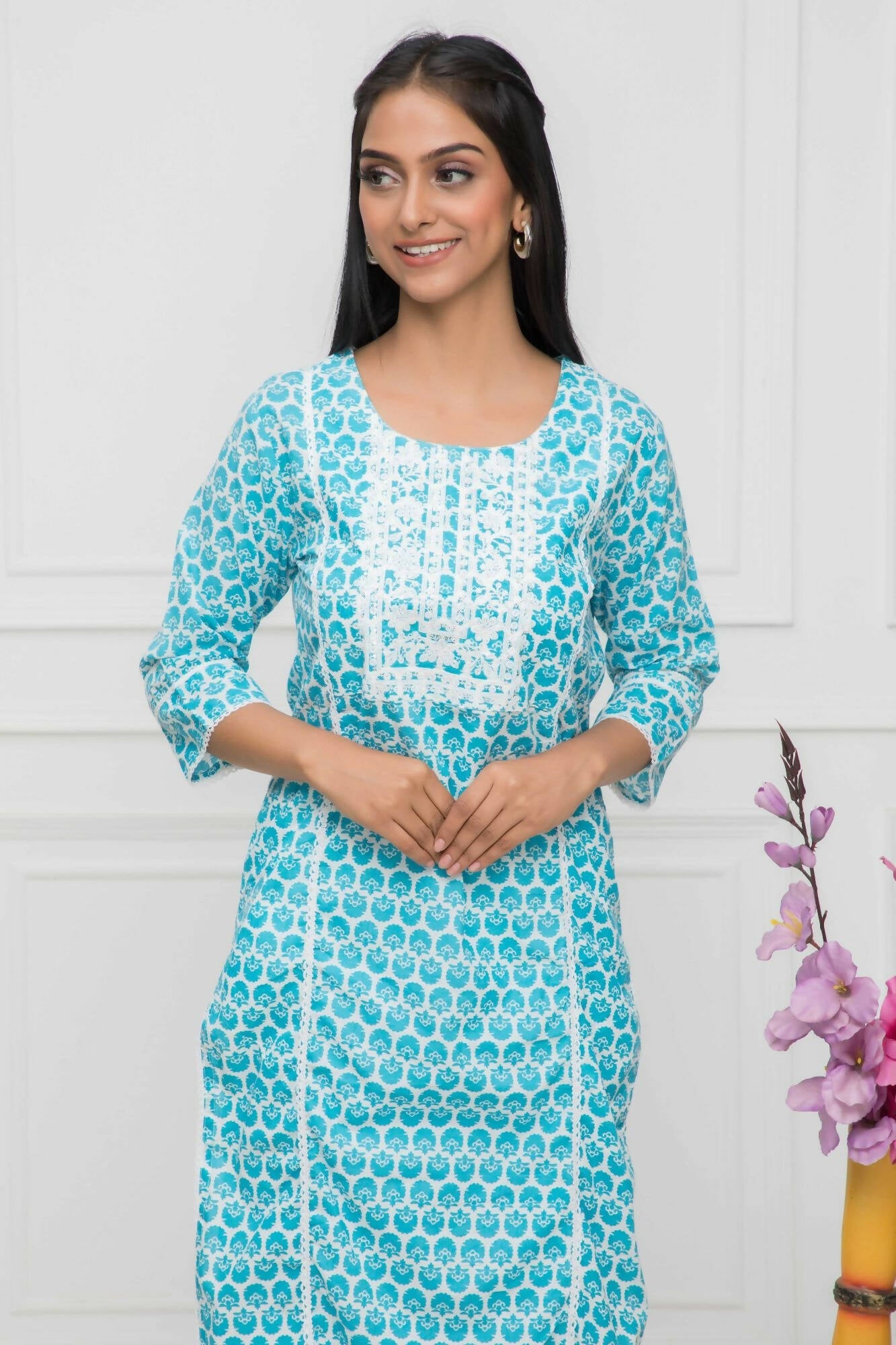 Myshka Blue Women Solid Cotton Straight Round Neck Kurtas