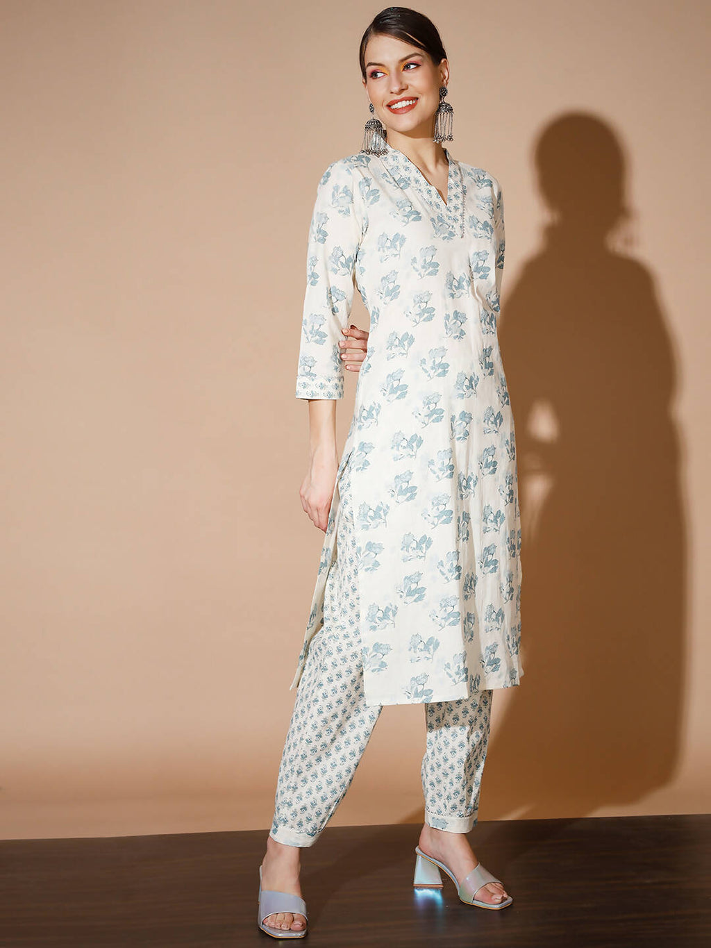 Myshka Women Multi Floral Kurta & Trousers