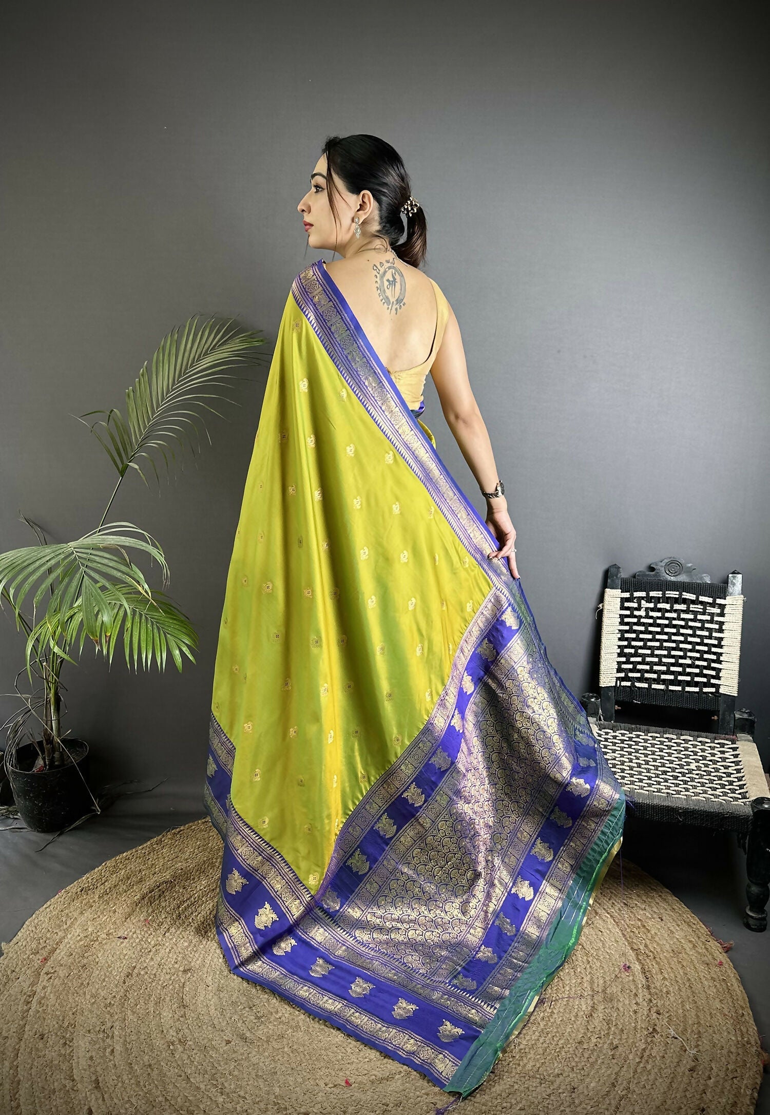 Joban Fashion Green Banarasi Soft Silk Woven Butti Saree