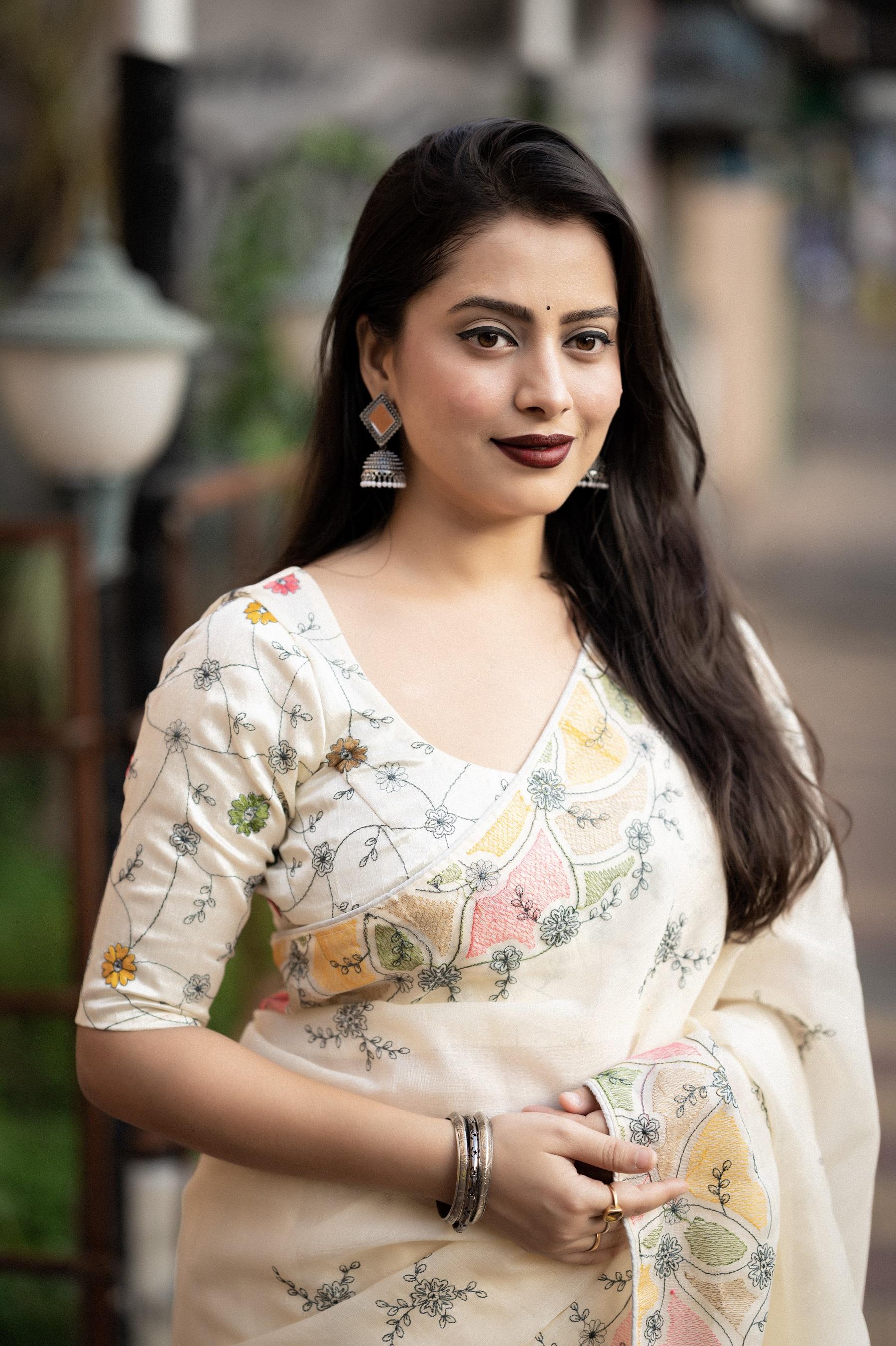 Cream Pure Linen Ethnic Motifs Saree with Unstitched Blouse - A2M