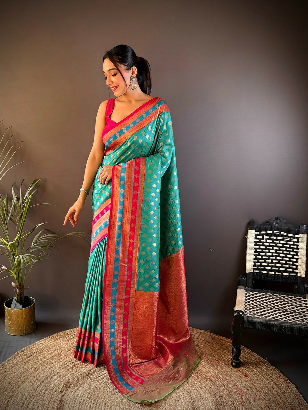 Joban Fashion Pink Butti Banarasi Silk Sarees