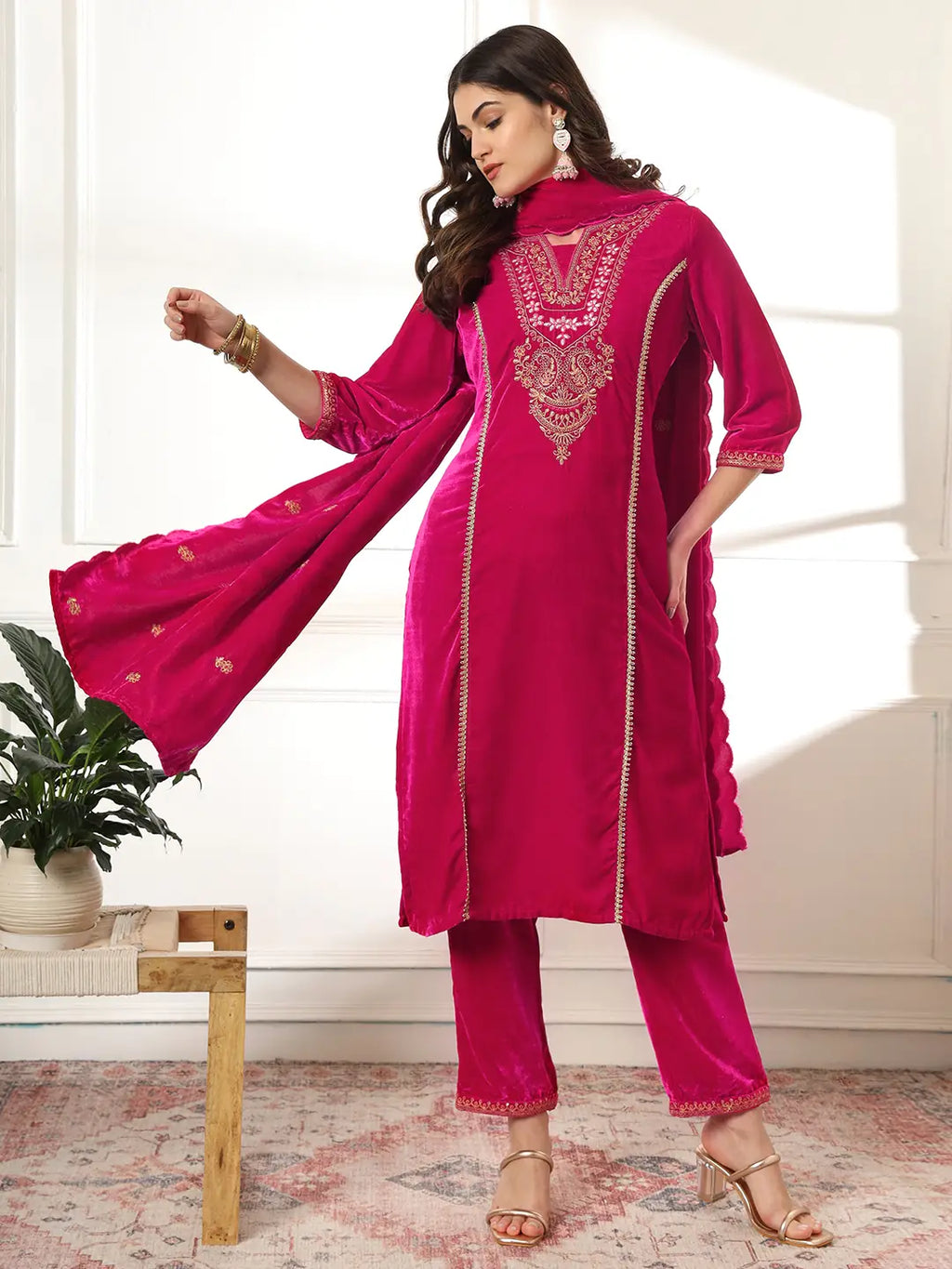 Yufta Velvet Pink Kurta Dupatta Set With Embroidery