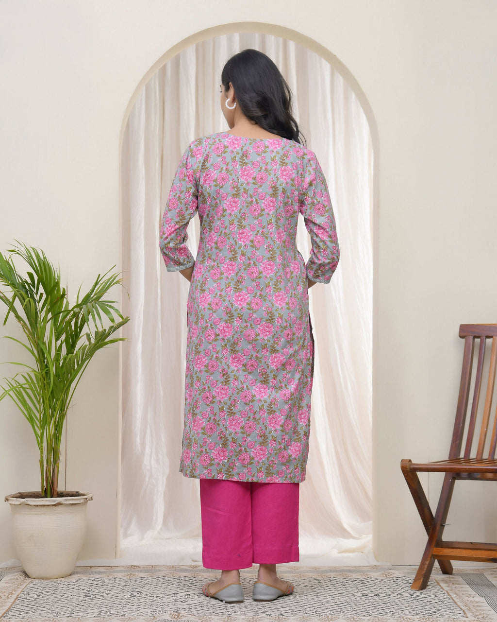 Vaasva Women Grey Cotton Printed Straight Kurti With Pant