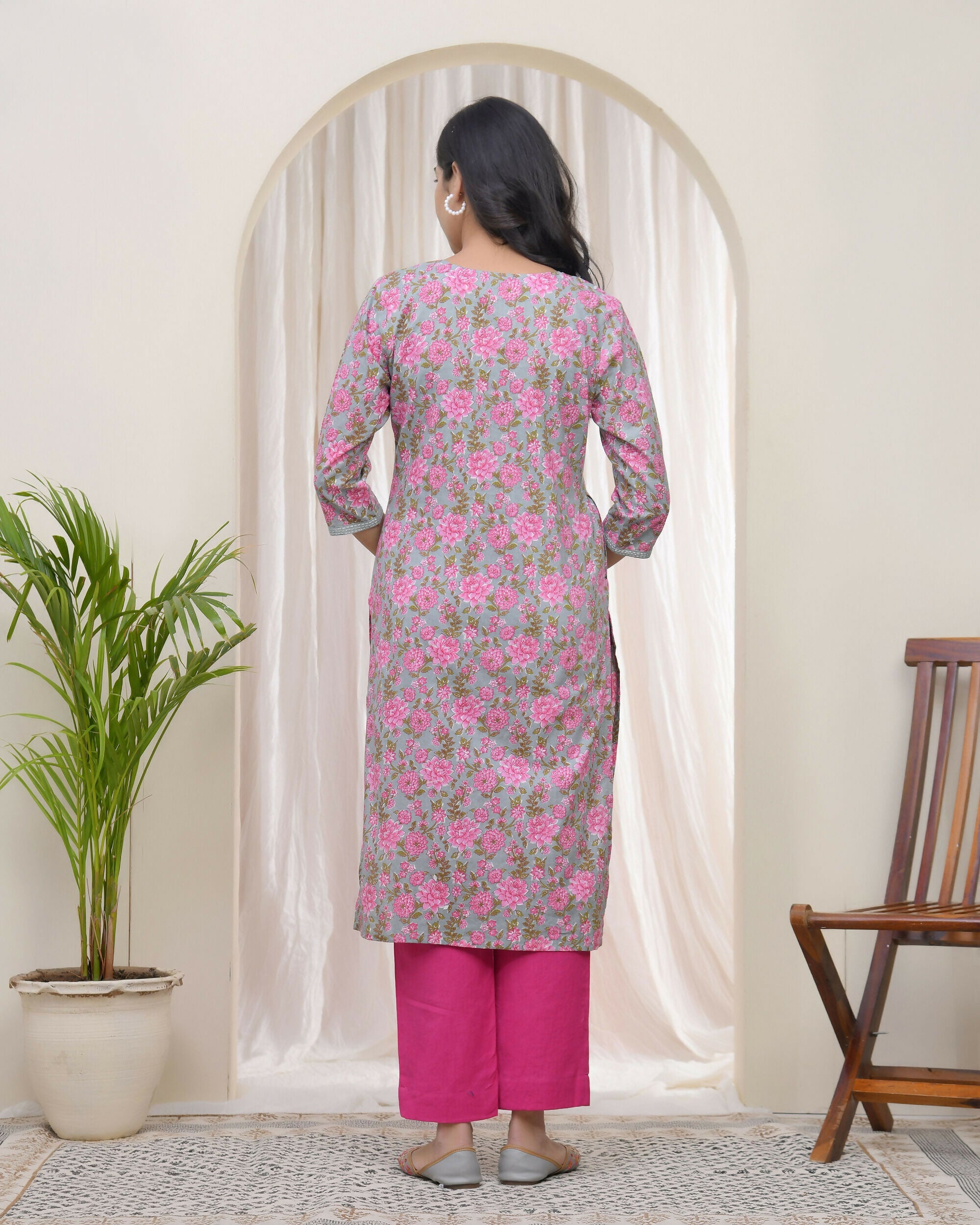 Vaasva Women Grey Cotton Printed Straight Kurti With Pant