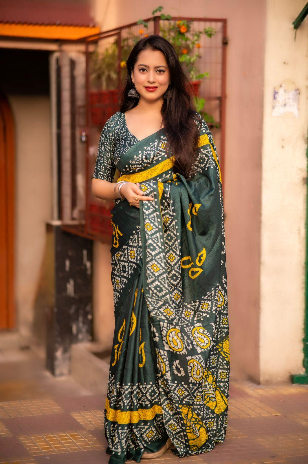 Green Silk Blend Ethnic Motifs Saree with Unstitched Blouse - A2M