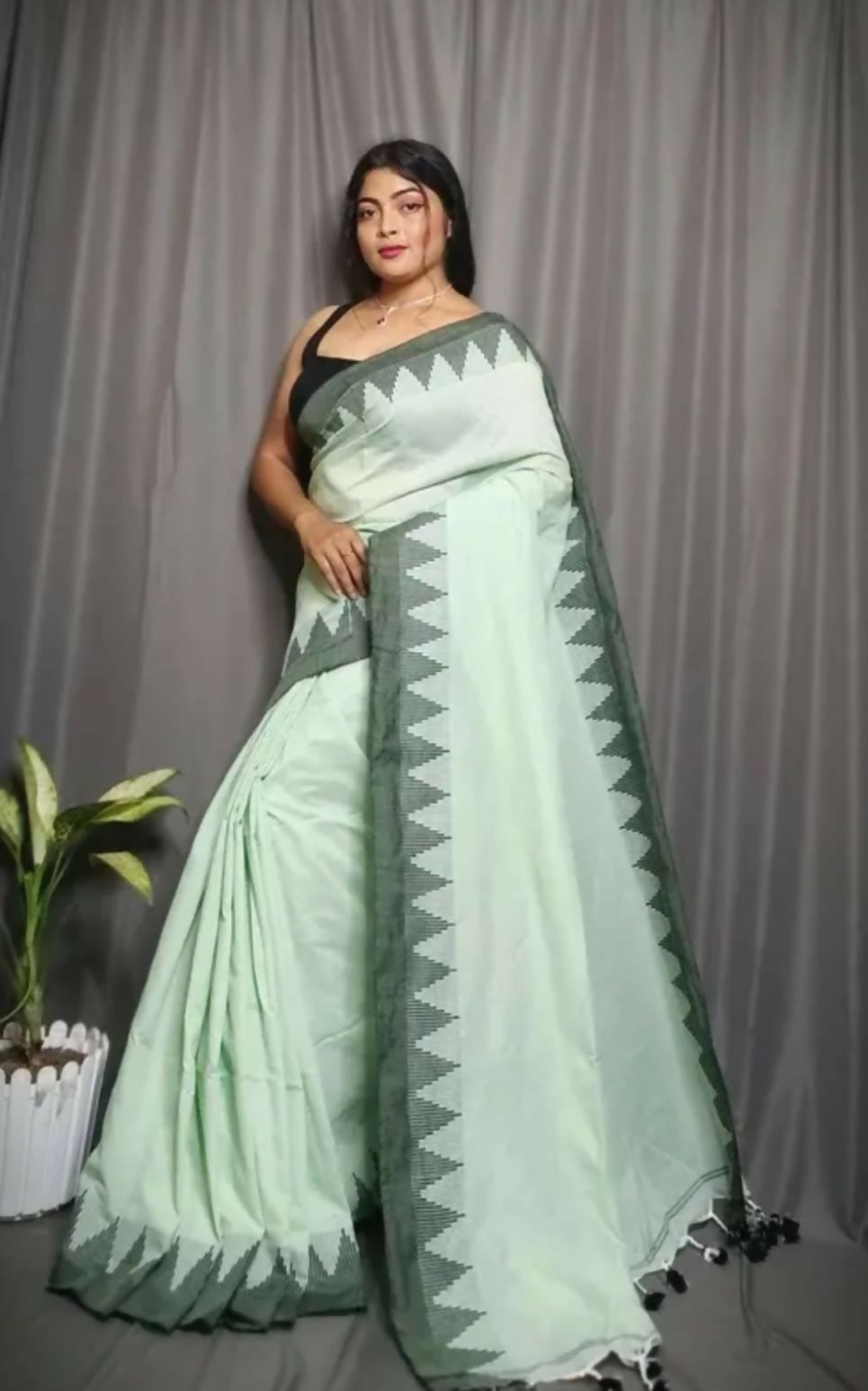 Exclusive Collection Beautiful Light Green Pure Cotton Woven Handloom Saree With Running Blouse Piece