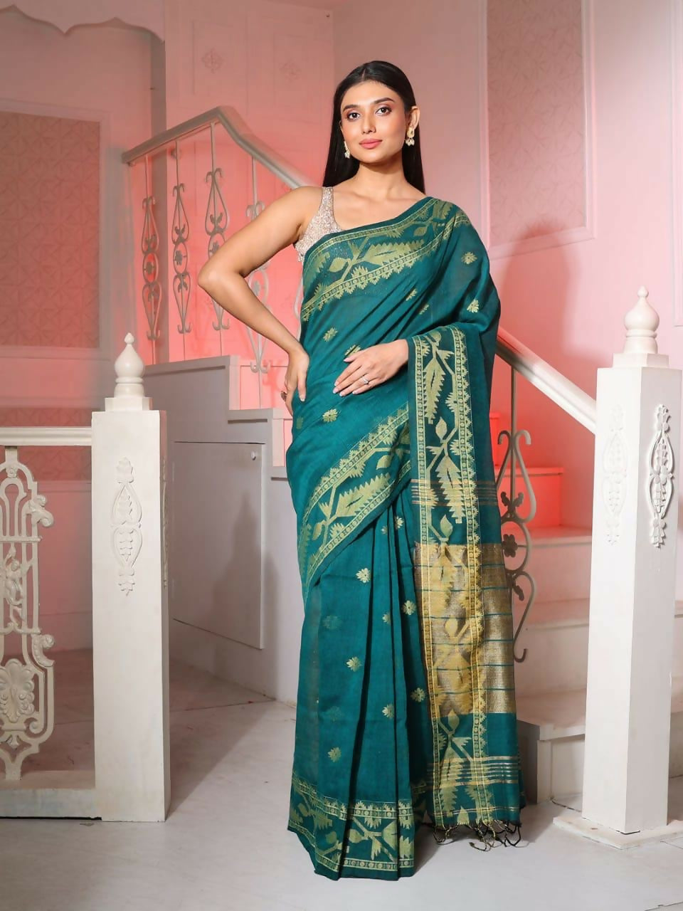 Exclusive Collection Beautiful Green Pure Cotton Woven Handloom Saree With Running Blouse Piece
