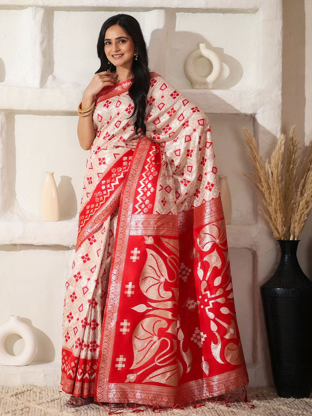 Shree Shyam Fashion Linen Cotton Red & White Saree