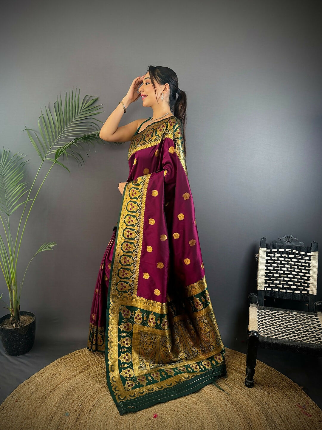 Joban Fashion Green Butti Banarasi Silk Sarees