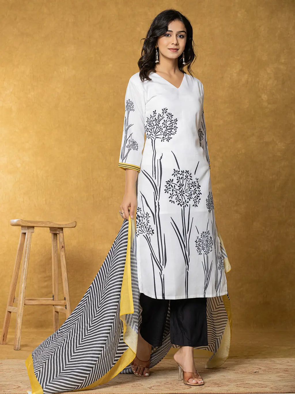 Yufta White And Black Linen Kurta Dupatta Pant Set