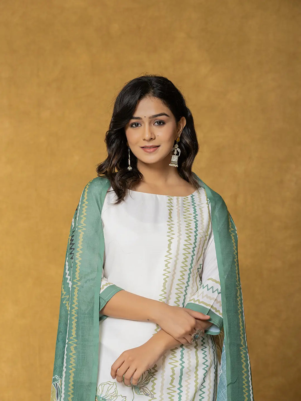 Yufta White And Green Linen Kurta Dupatta Pant Set