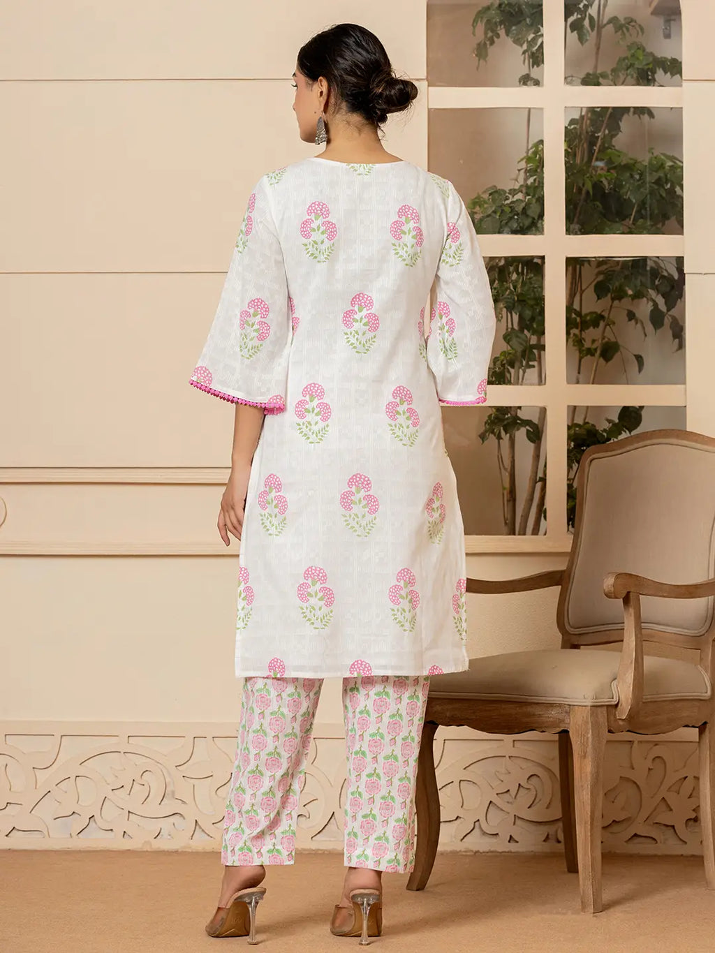 Yufta White And Pink Cotton Floral Print Kurta Dupatta Set