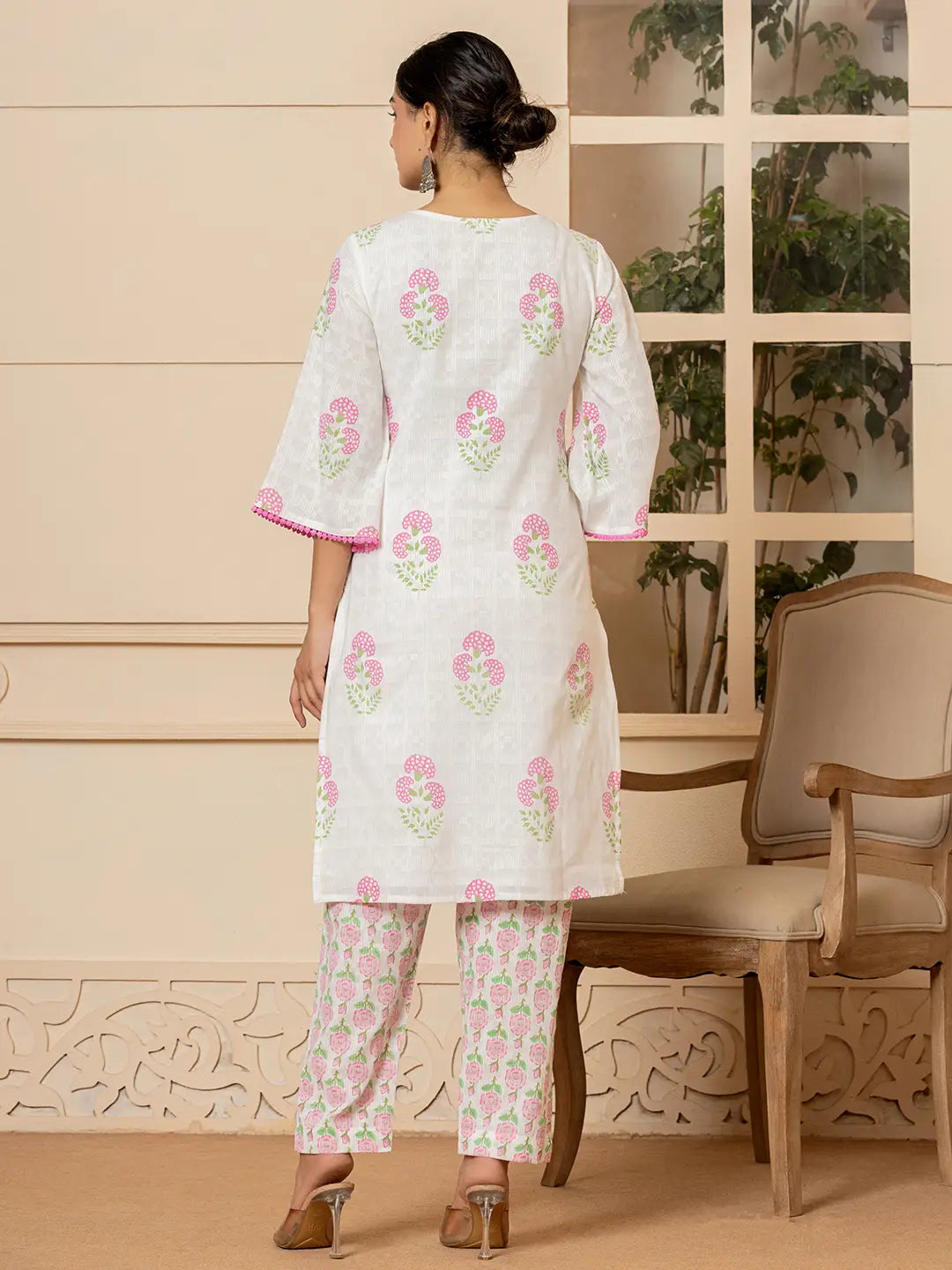Yufta White And Pink Cotton Floral Print Kurta Dupatta Set