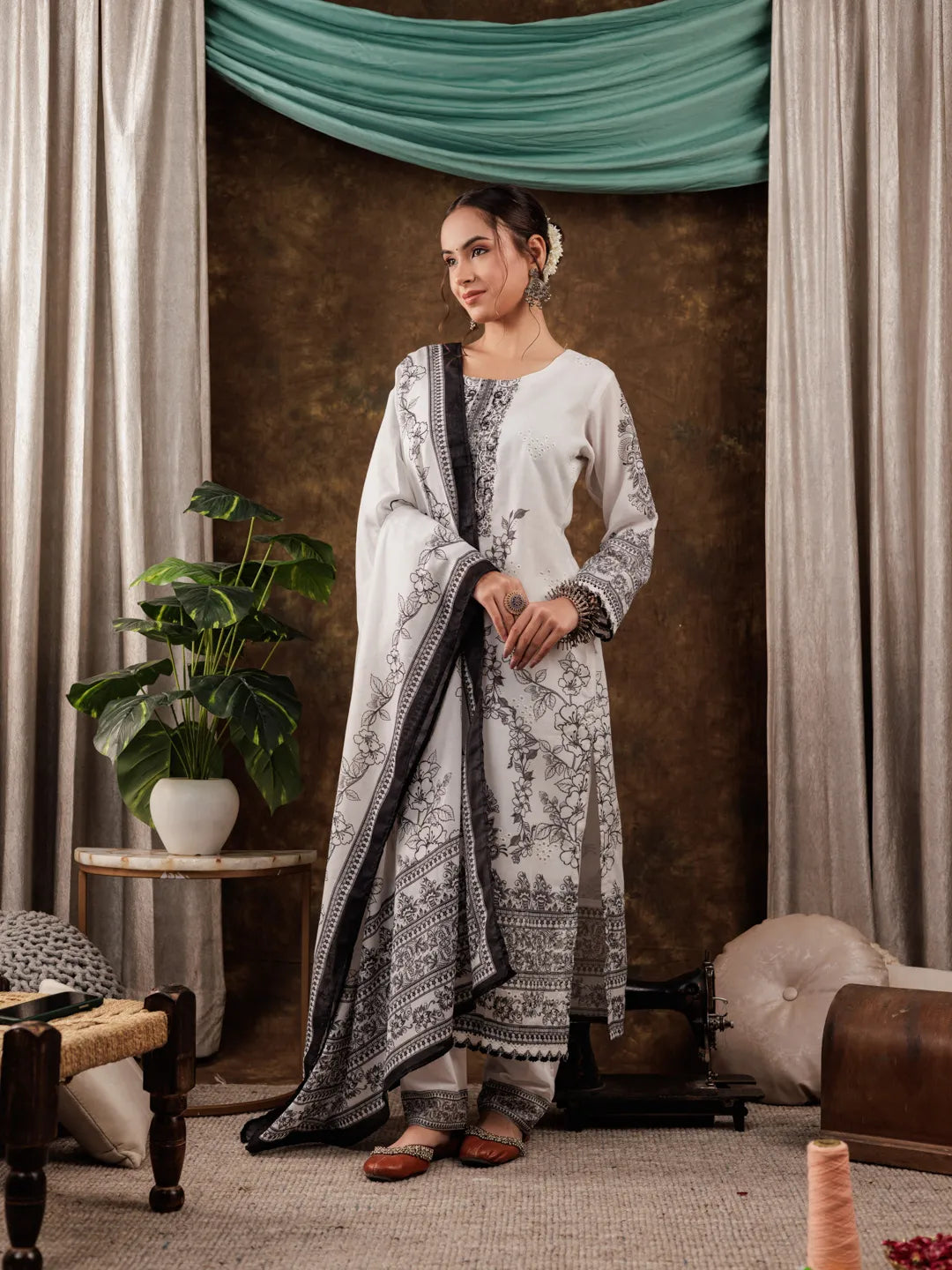 Yufta White Cotton Ethnic Motifs Straight Kurta Dupatta Pant Set