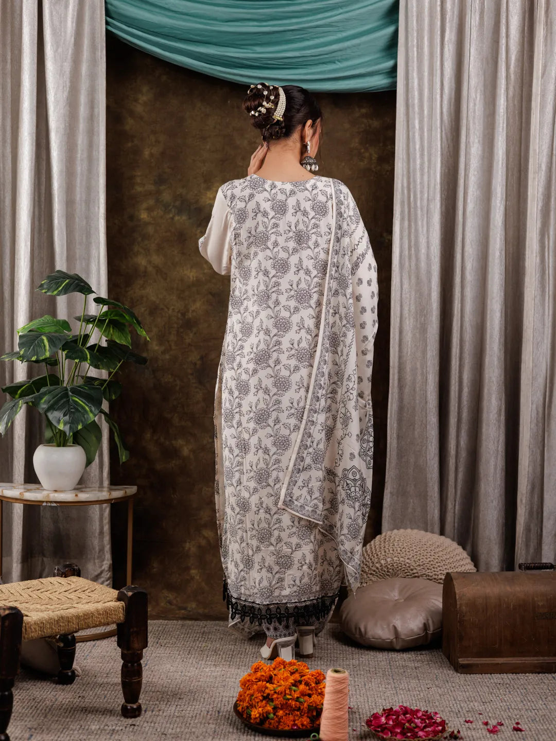 Yufta White Hand_Embroidery Silk Straight Kurta And Trouser With Dupatta Set