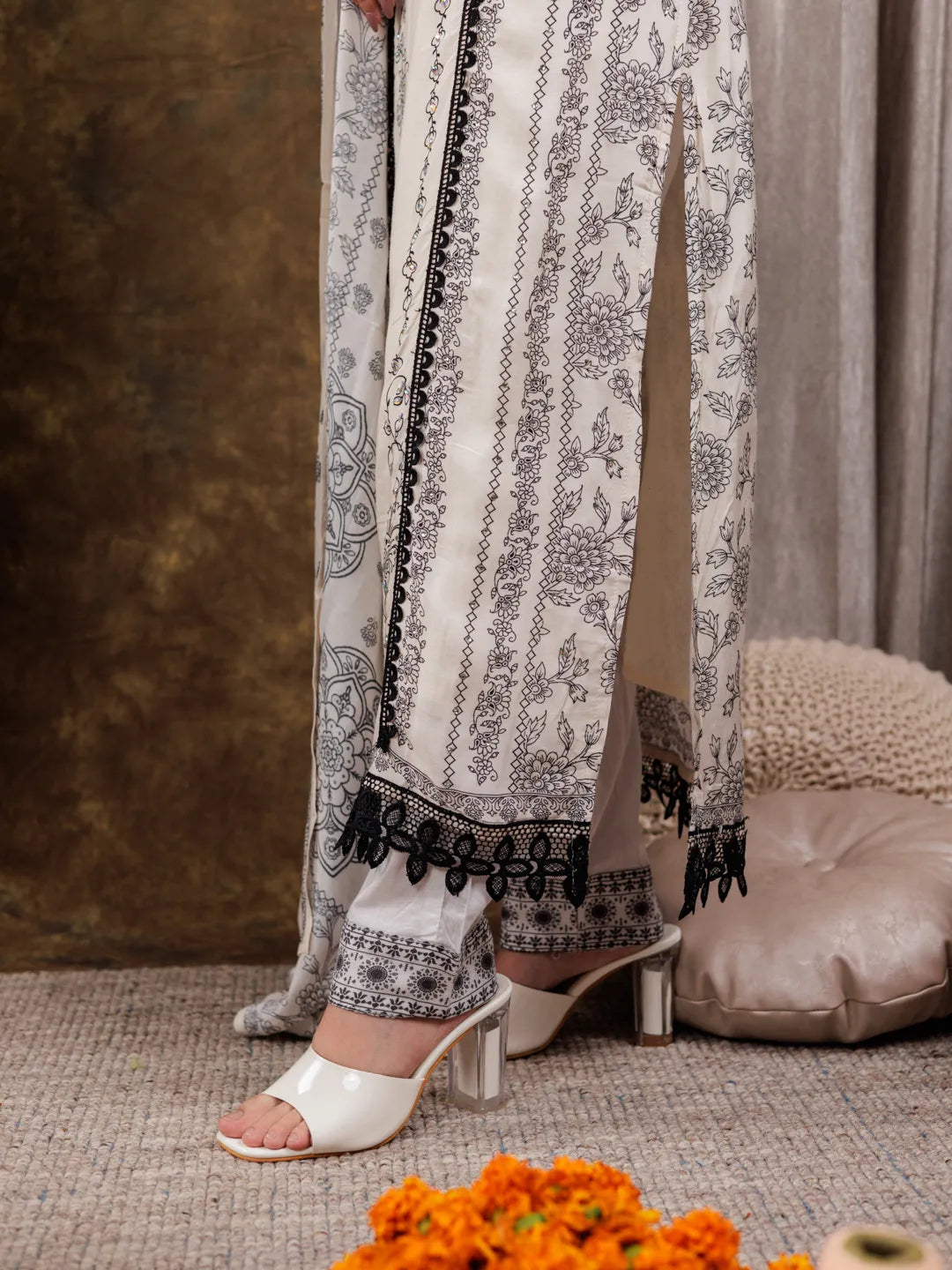 Yufta White Hand_Embroidery Silk Straight Kurta And Trouser With Dupatta Set