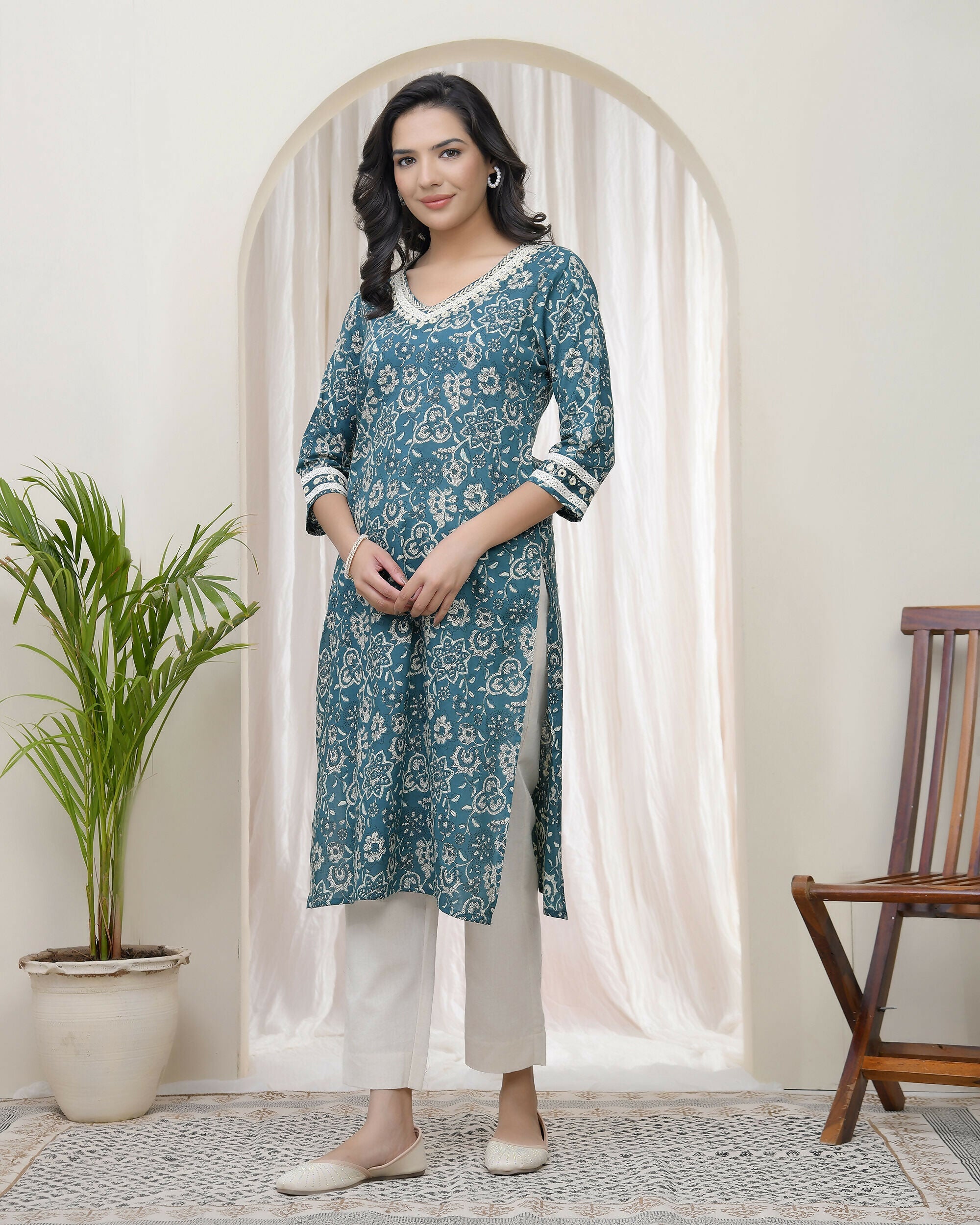 Vaasva Women Ferozi Cotton Printed Straight Kurti With Pant