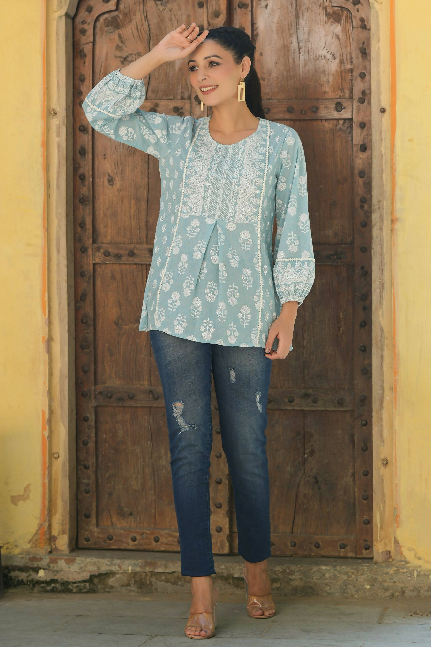 Juniper Women's Skyblue Cambric Placement Floral Printed Tunic