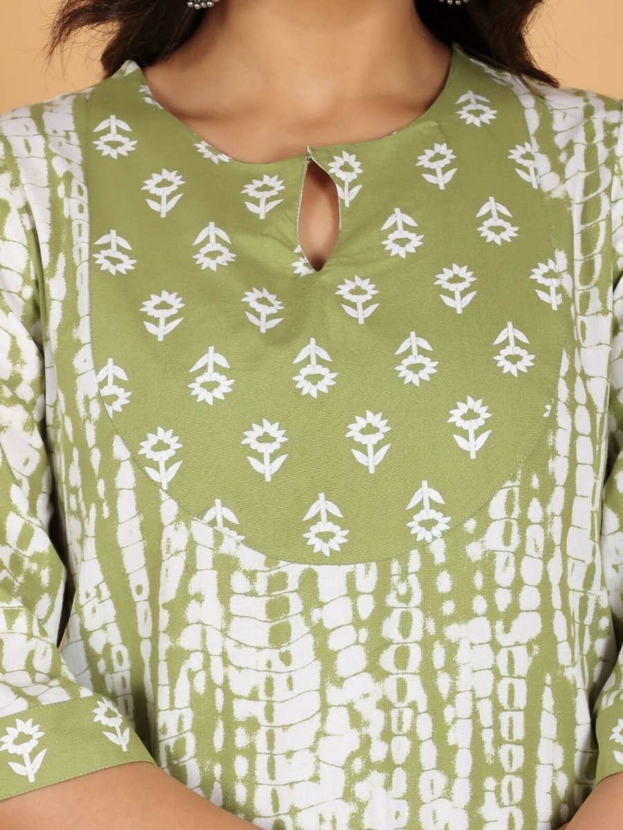 Aramya Straight Rayon Tie-Dye Print Women's Kurta - Green