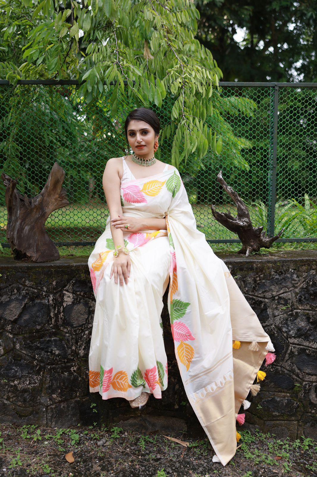 White Pure Silk Woven Design Saree with Unstitched Blouse - Hiral Fashion