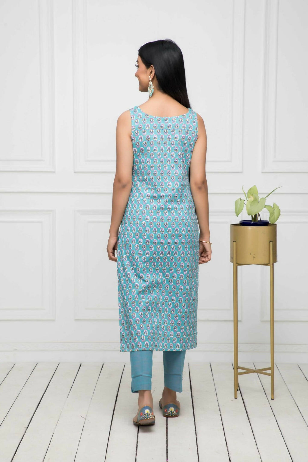 Myshka Women Blue Solid Cotton Straight Round Neck Kurtas