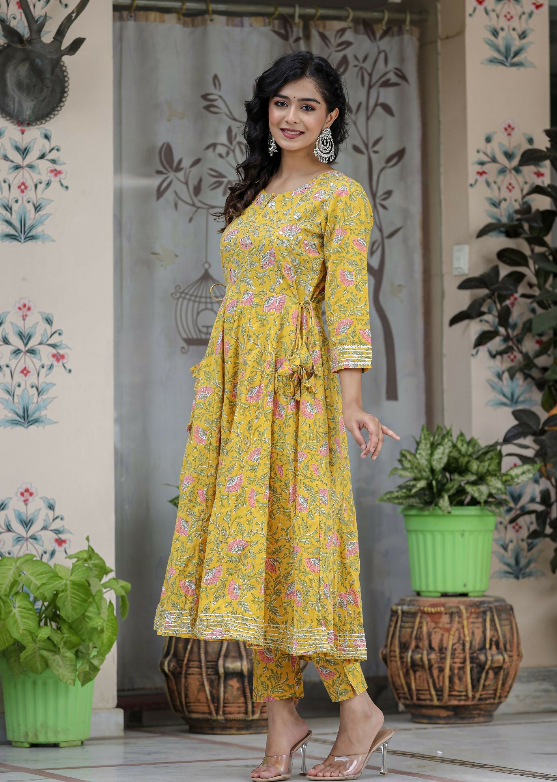 Kaajh Women's Yellow Floral Print Cotton Kurta Pant Set