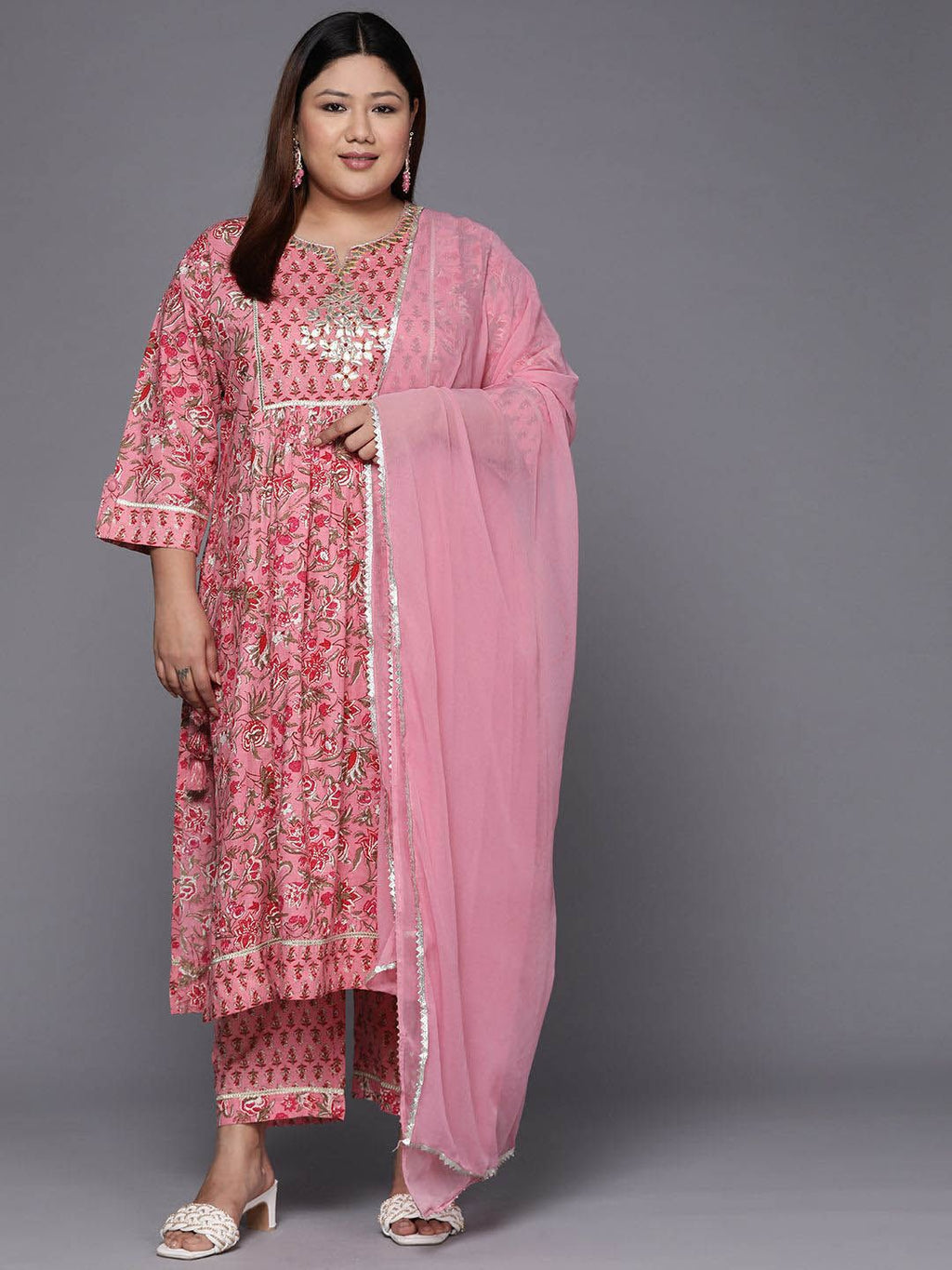 Sztori Plus Size Floral Printed Gotta Patti Cotton Straight Kurta & Trousers With Dupatta