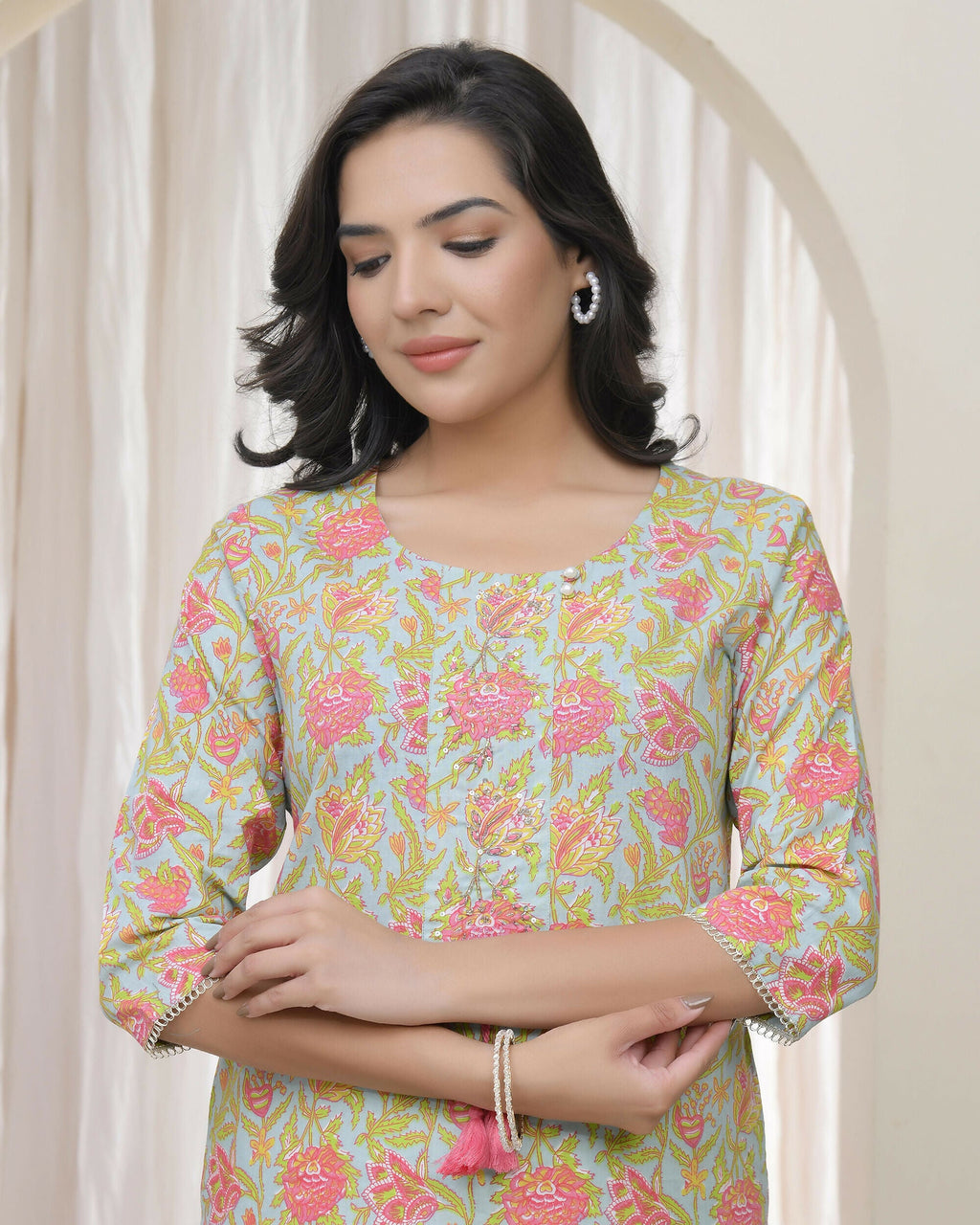Vaasva Women Multi Cotton Printed Straight Kurti With Pant