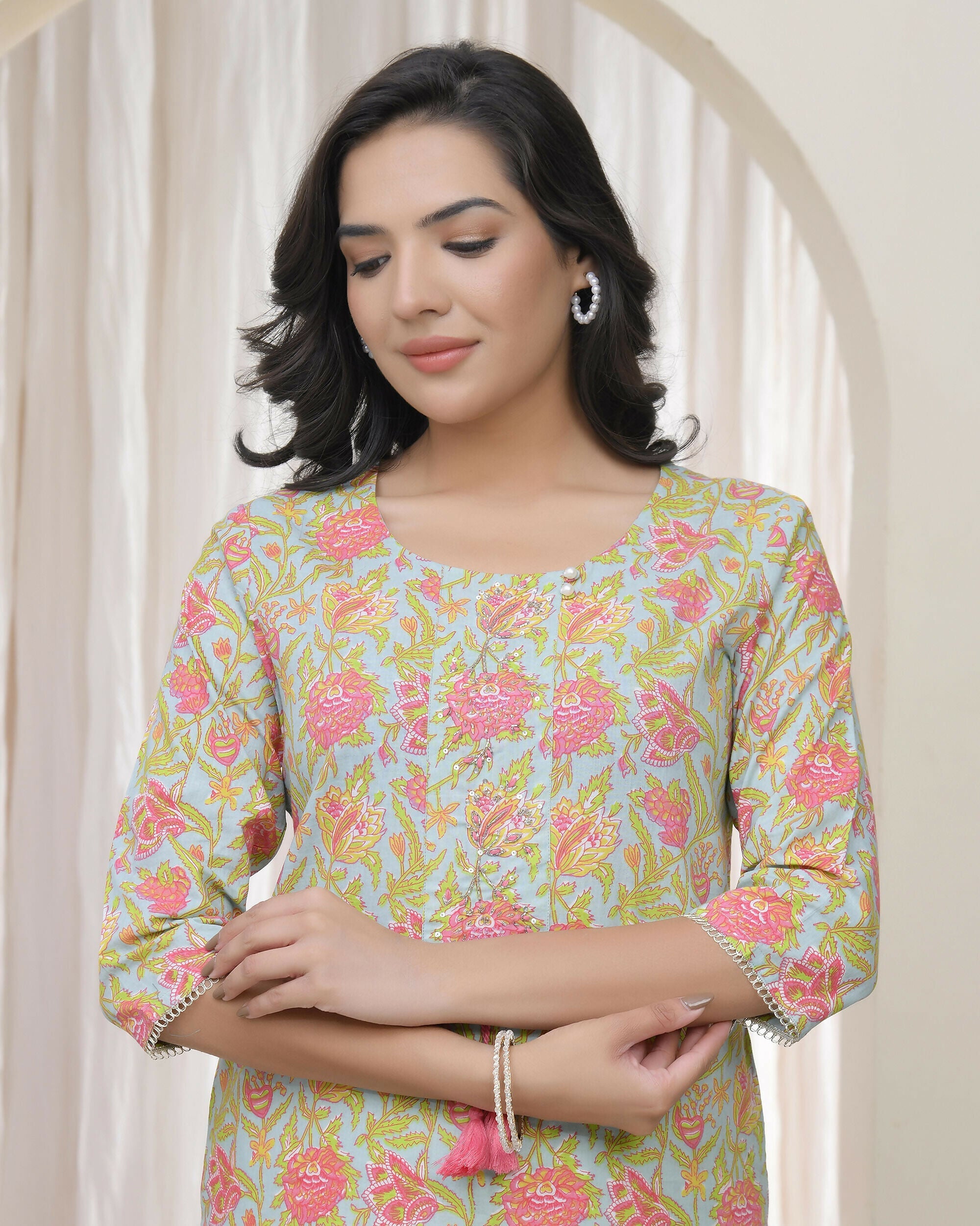 Vaasva Women Multi Cotton Printed Straight Kurti With Pant