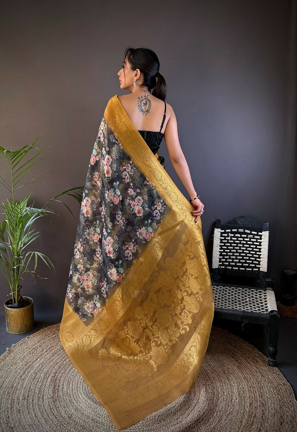 Joban Fashion Gold Floral Motifs Banarasi Silk Sarees