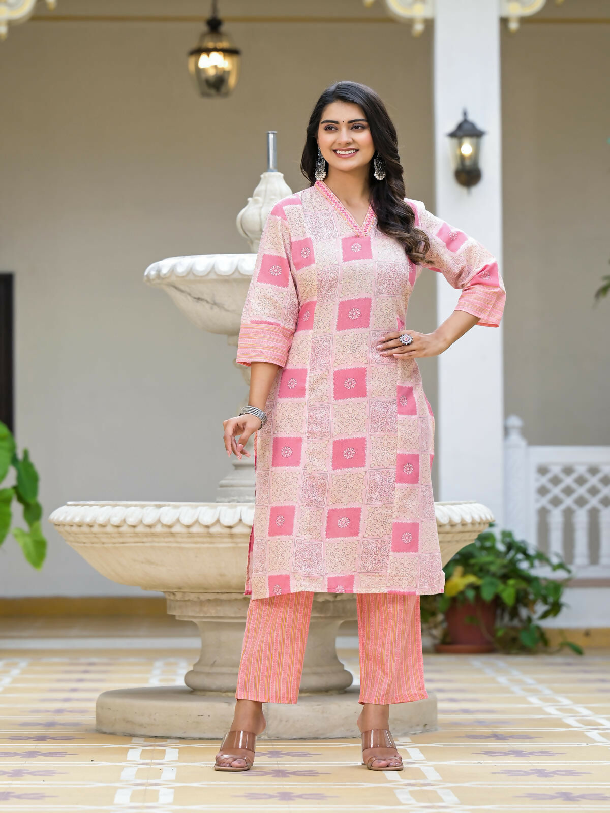 Juniper Women's Pink Floral Printed Cotton Kurta Set With Thread Work