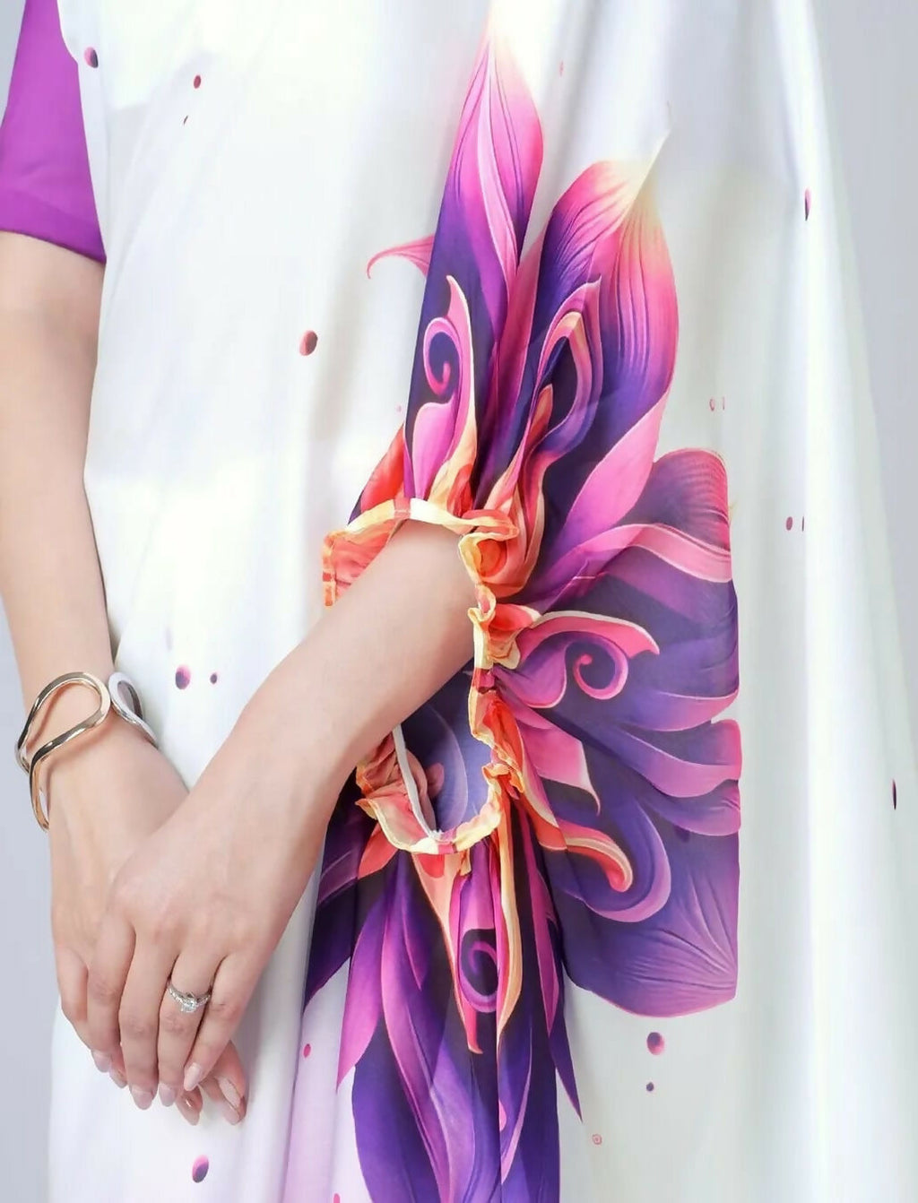 Vastranavya Purple & White Ready to Wear Floral Print Free Hand Saree