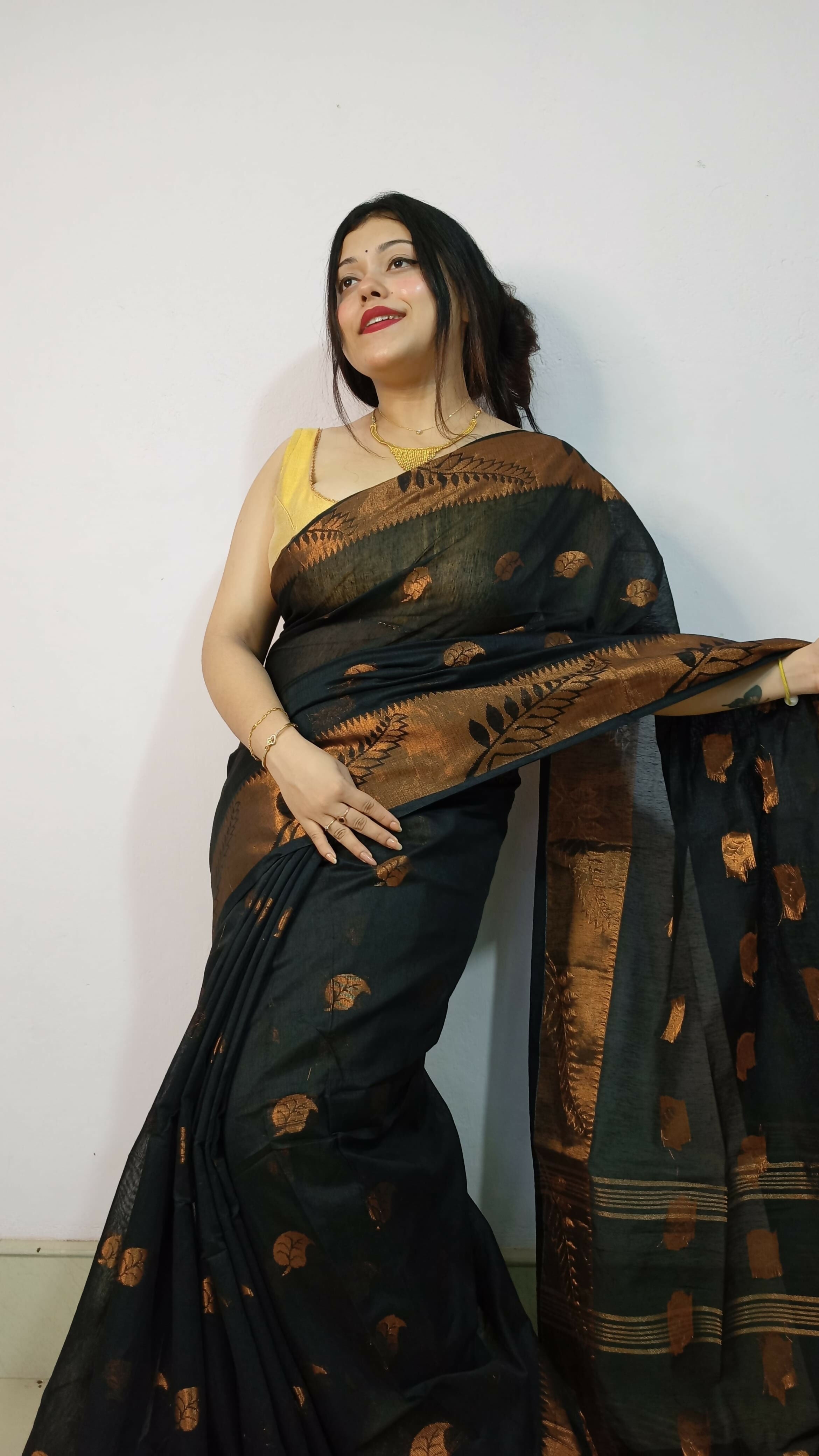 Exclusive Collection Beautiful Black Cotton Silk Woven Handloom Saree With Running Blouse Piece