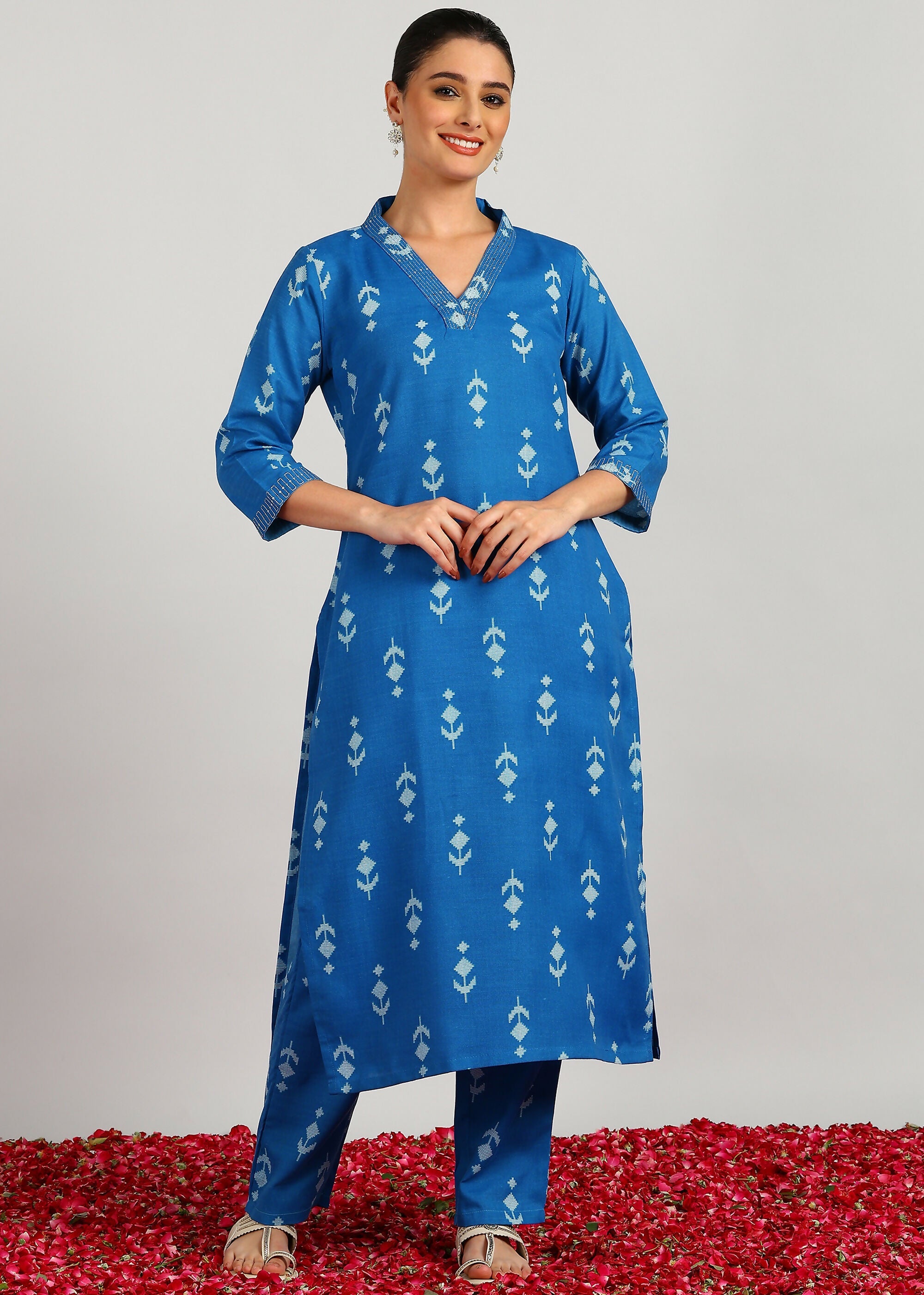 Aavyora Women's Blue Ikat Printed Ethnic Co-ord Set