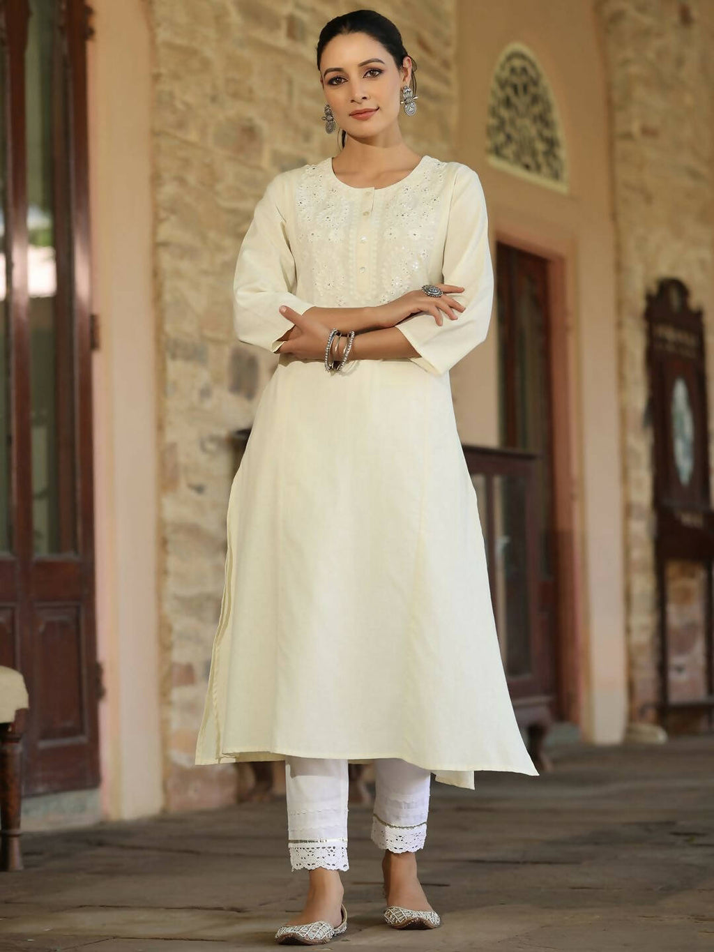 Juniper Women's Offwhite Cotton Flex Embroidered Straight Kurta