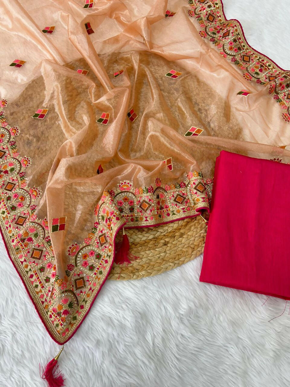 Vastranavya Twill Net Designer Embroidery & Colour Thread & Diamond work Saree with Blouse Material - Peach