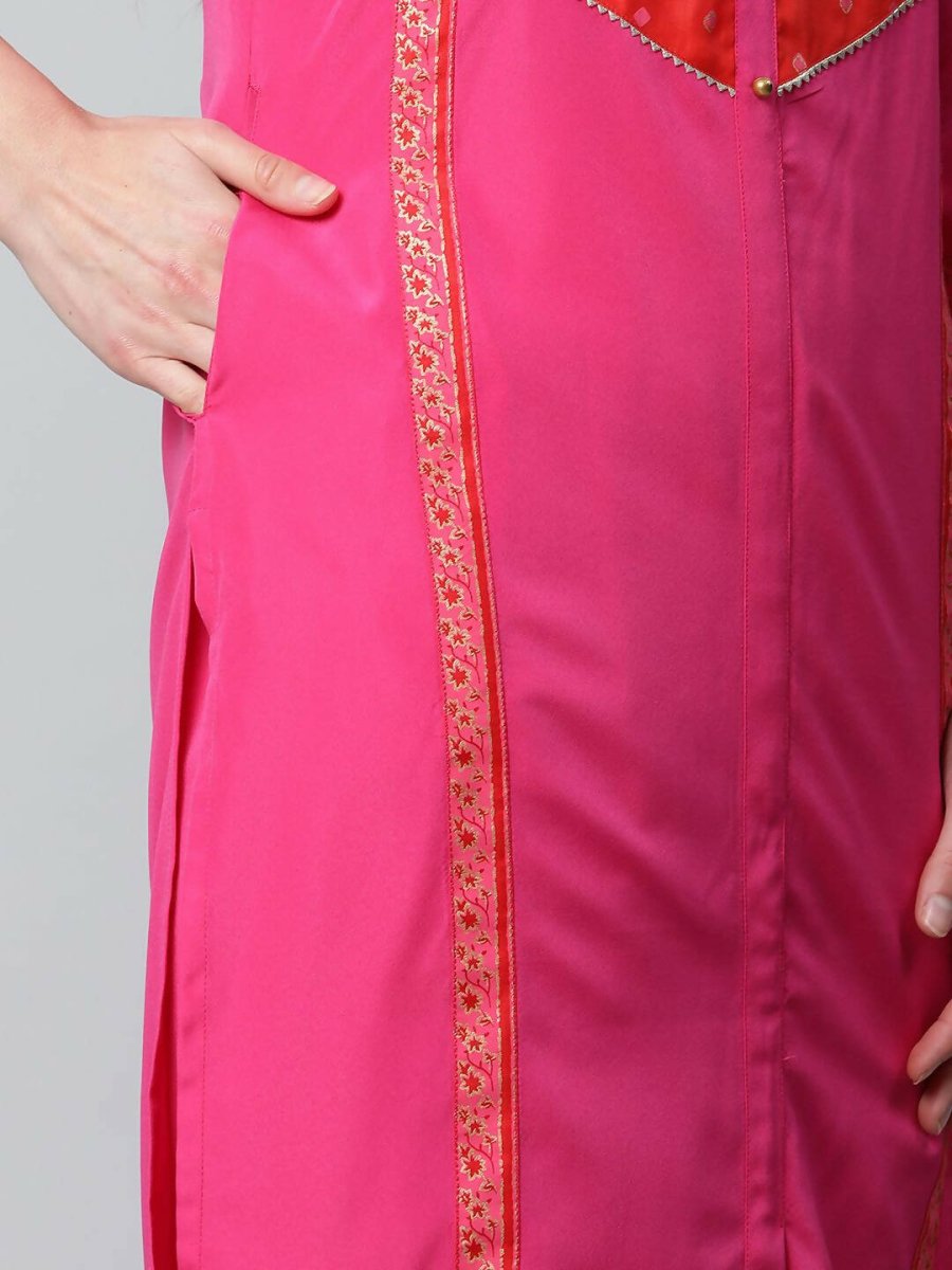 Ahalyaa Womens Pink Crepe Printed Kurtas
