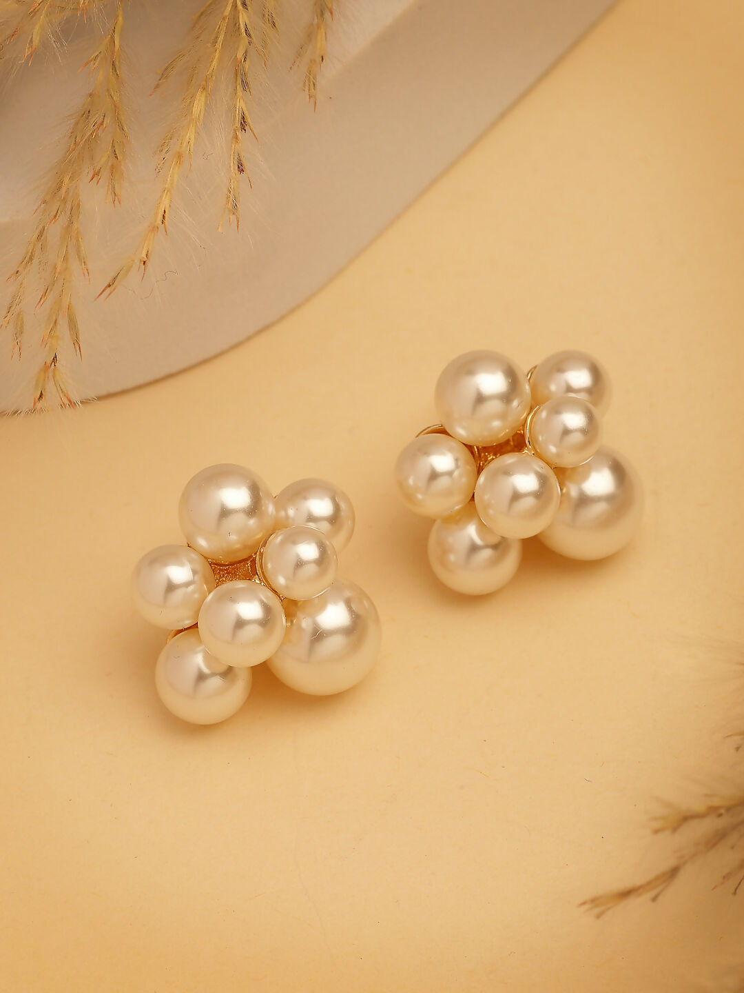 NVR Women's Rose Gold Pearl Rose Gold-Polished Circular Studs Earring