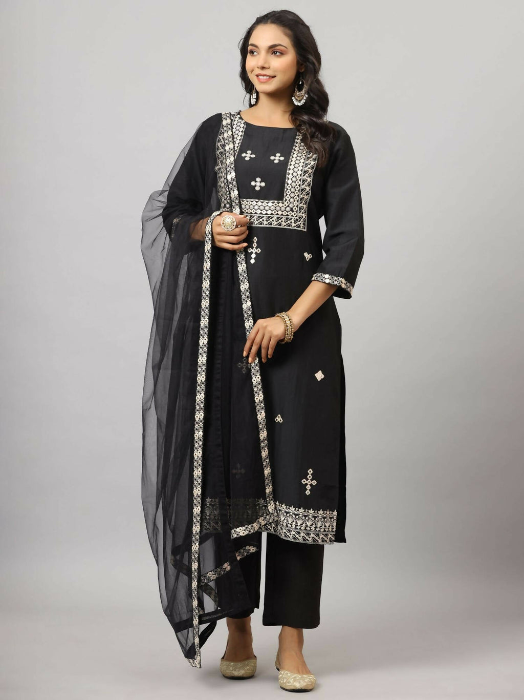 Juniper Women's Black Chinnon Solid Embroidered Kurta Set
