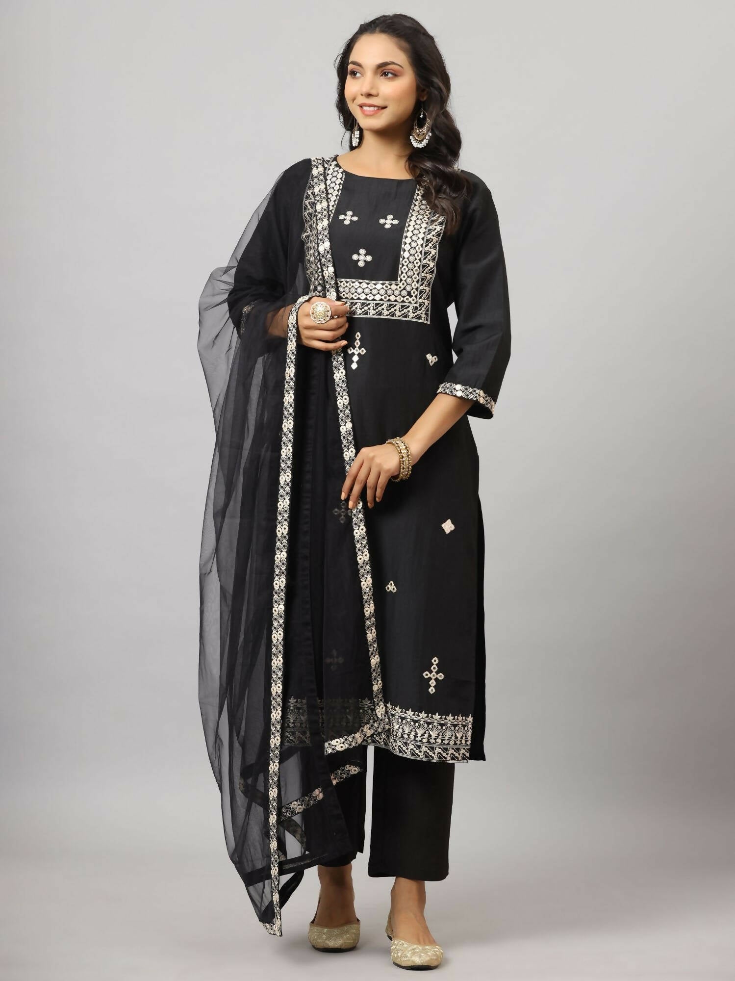Juniper Women's Black Chinnon Solid Embroidered Kurta Set