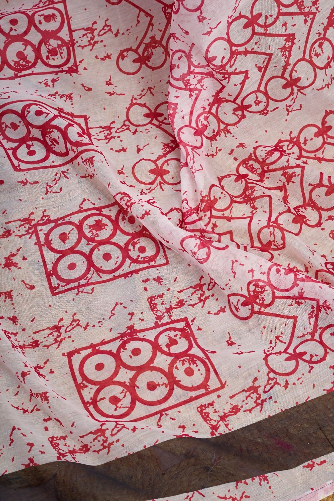 Vastranavya White Red Digital Printed Linen Ready To Wear Designer Saree with Unstitched Blouse