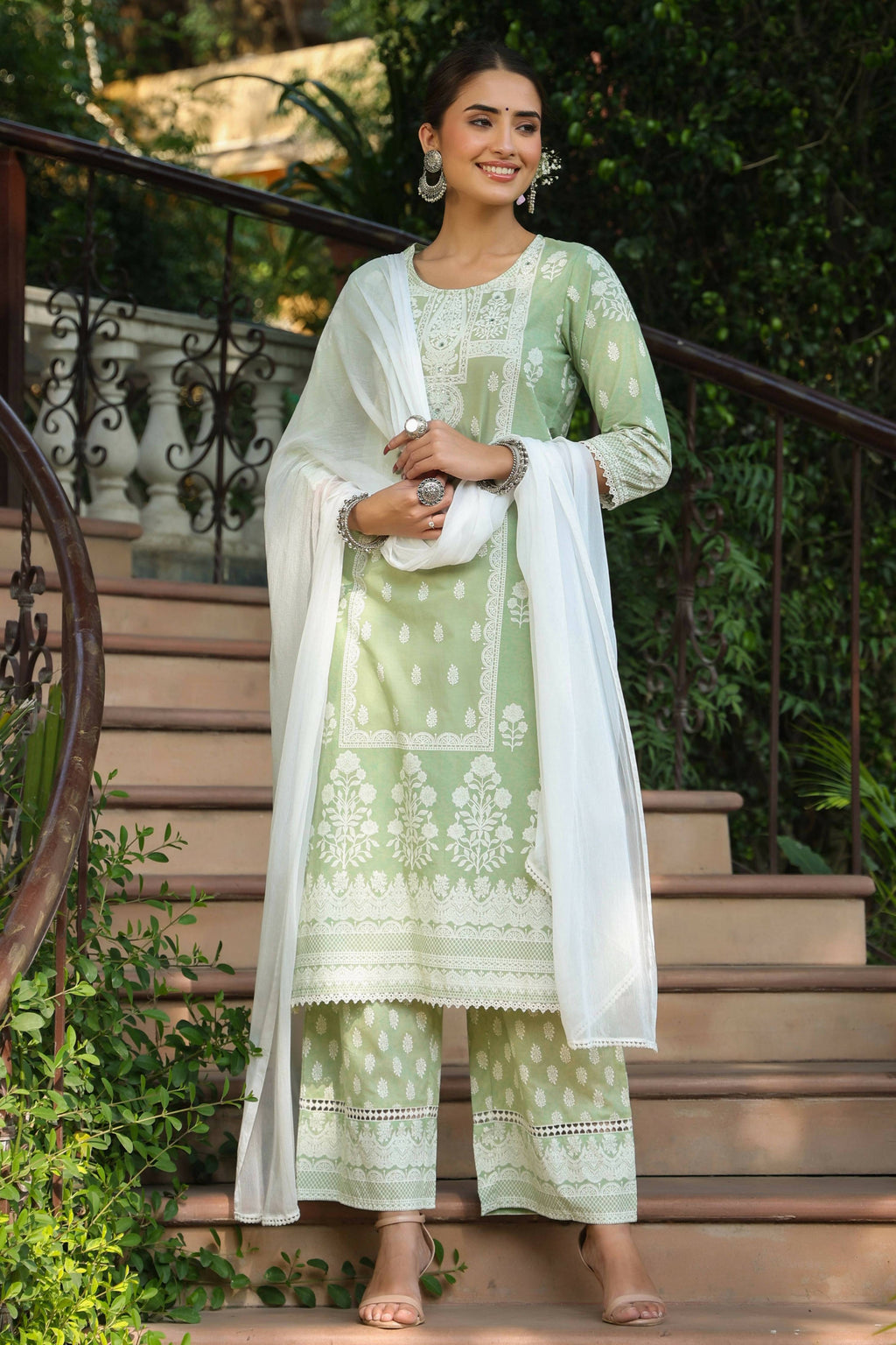 Juniper Women's Green Cambric Printed Straight Kurta Sets