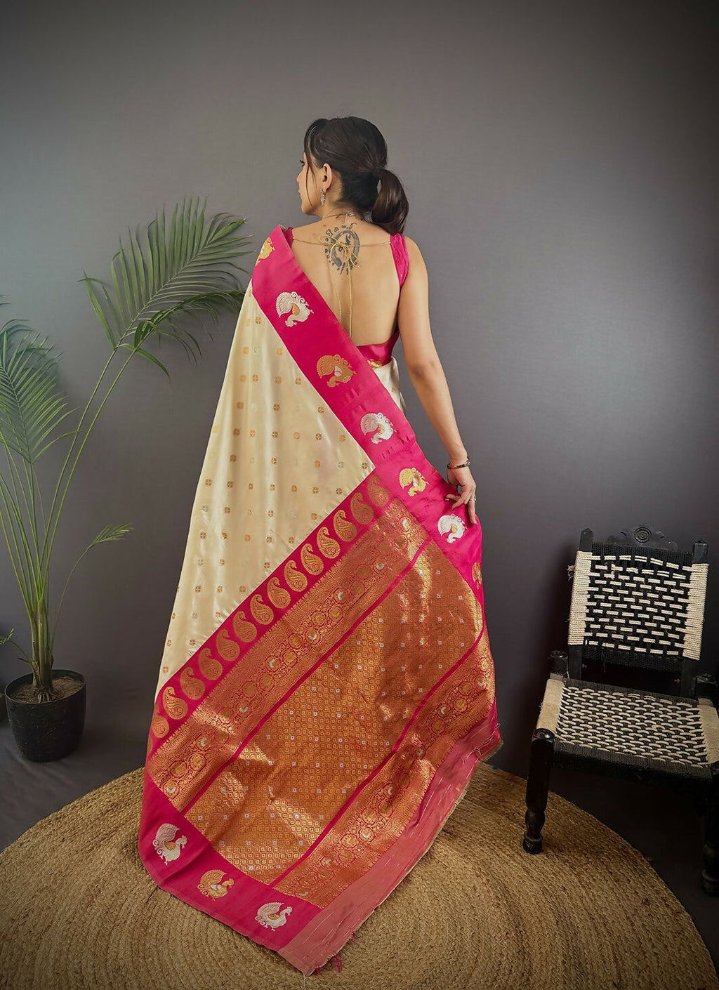 Joban Fashion Pink Butti Banarasi Silk Sarees
