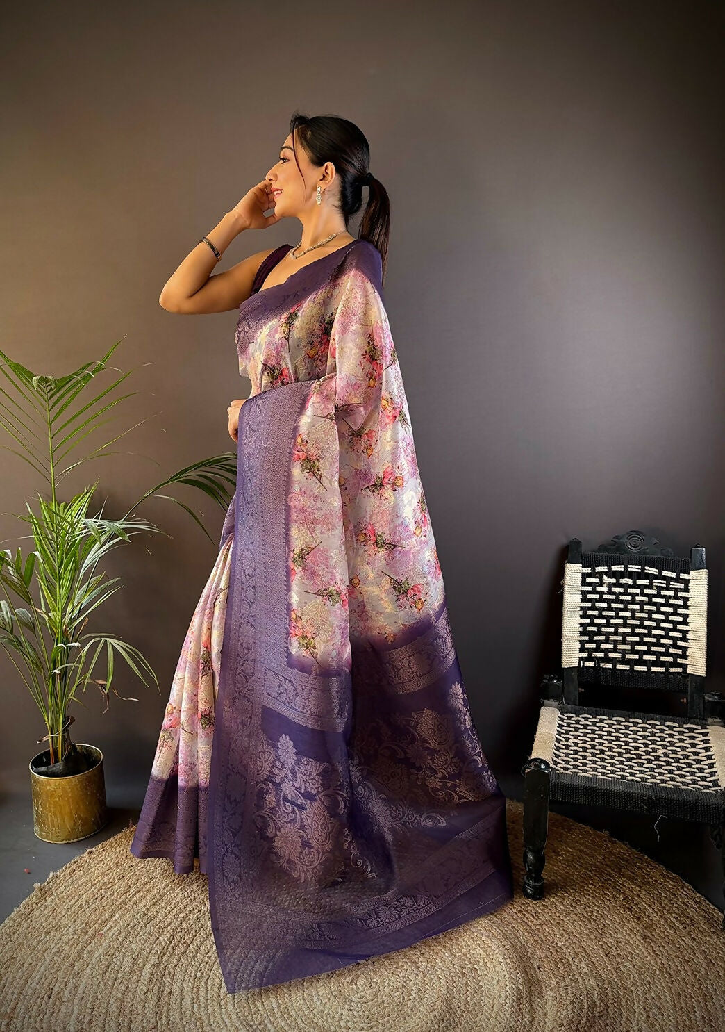 Joban Fashion Light Purple Floral Motifs Banarasi Silk Sarees