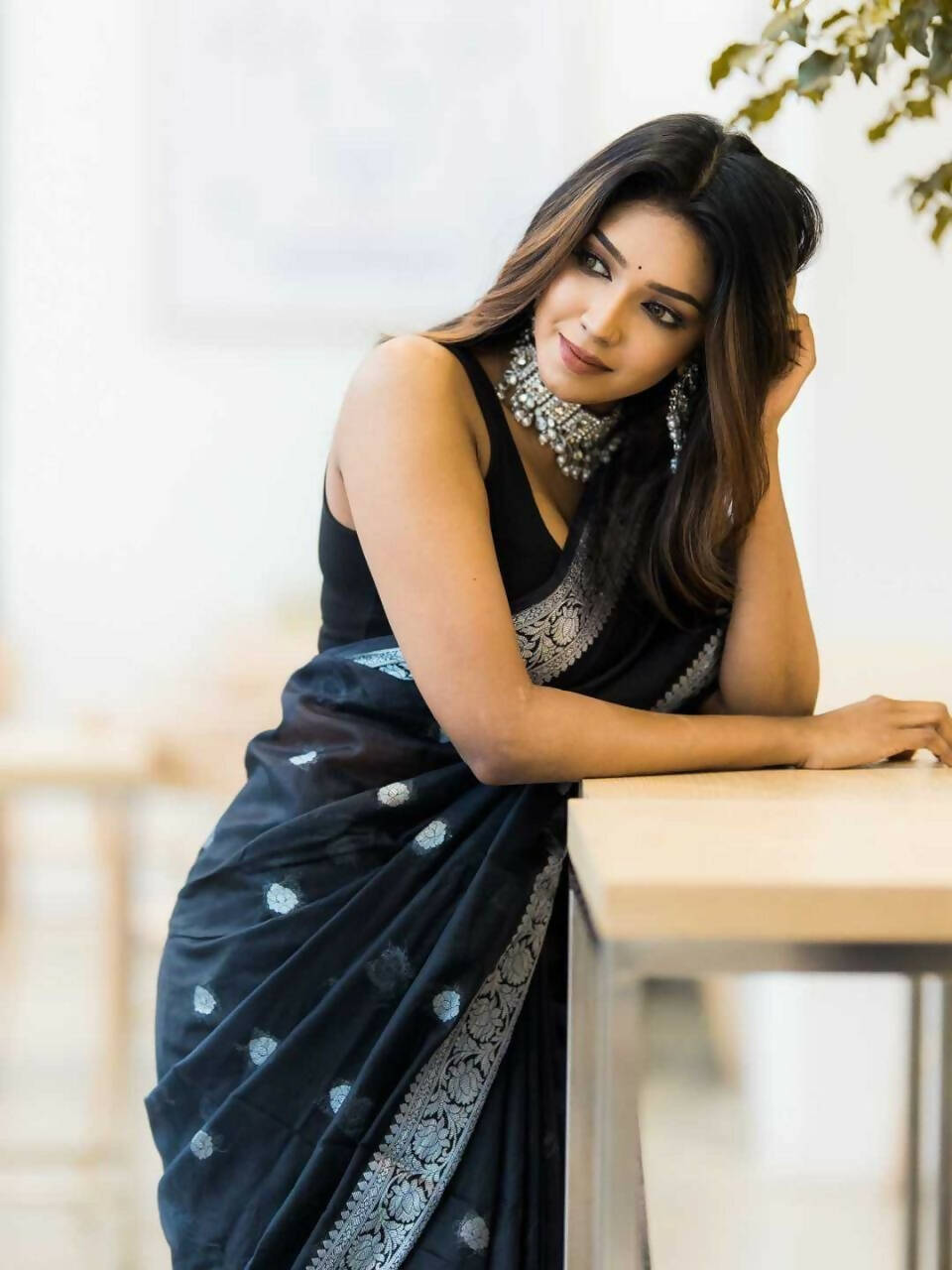 DEIANA'S Beautiful Designer Golden zari Soft Cotton Saree - Black