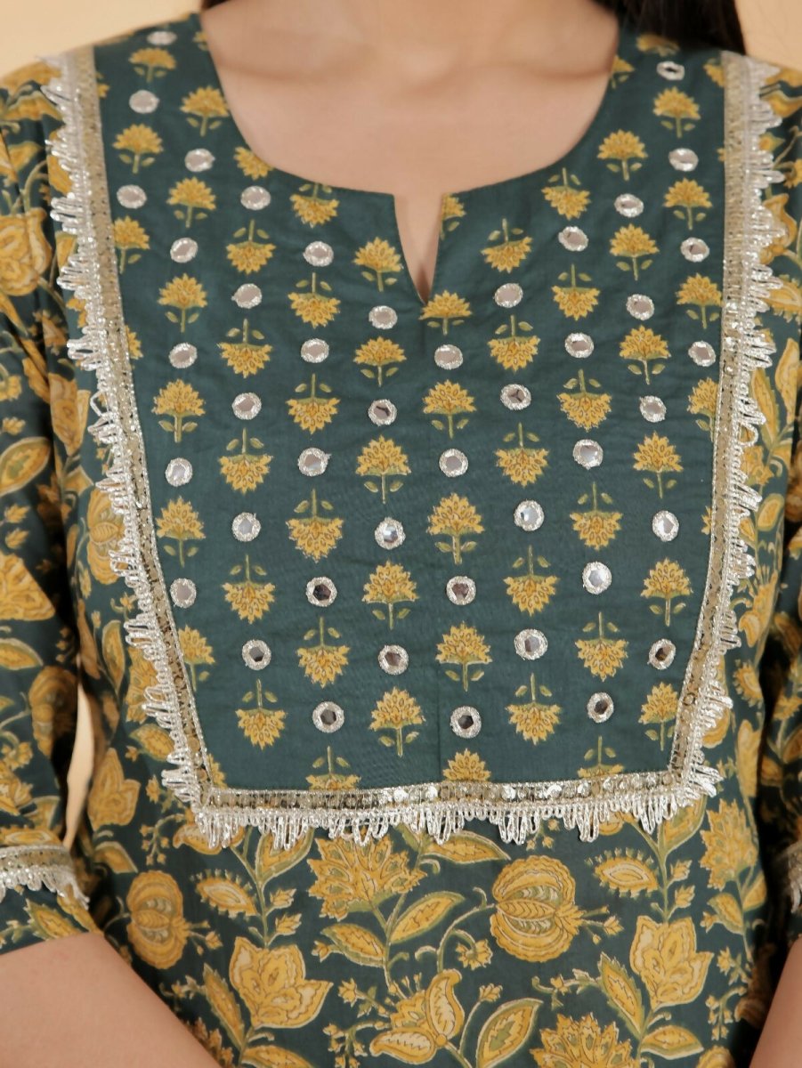 Aramya Green Soft Cotton Floral Straight Kurta for Women