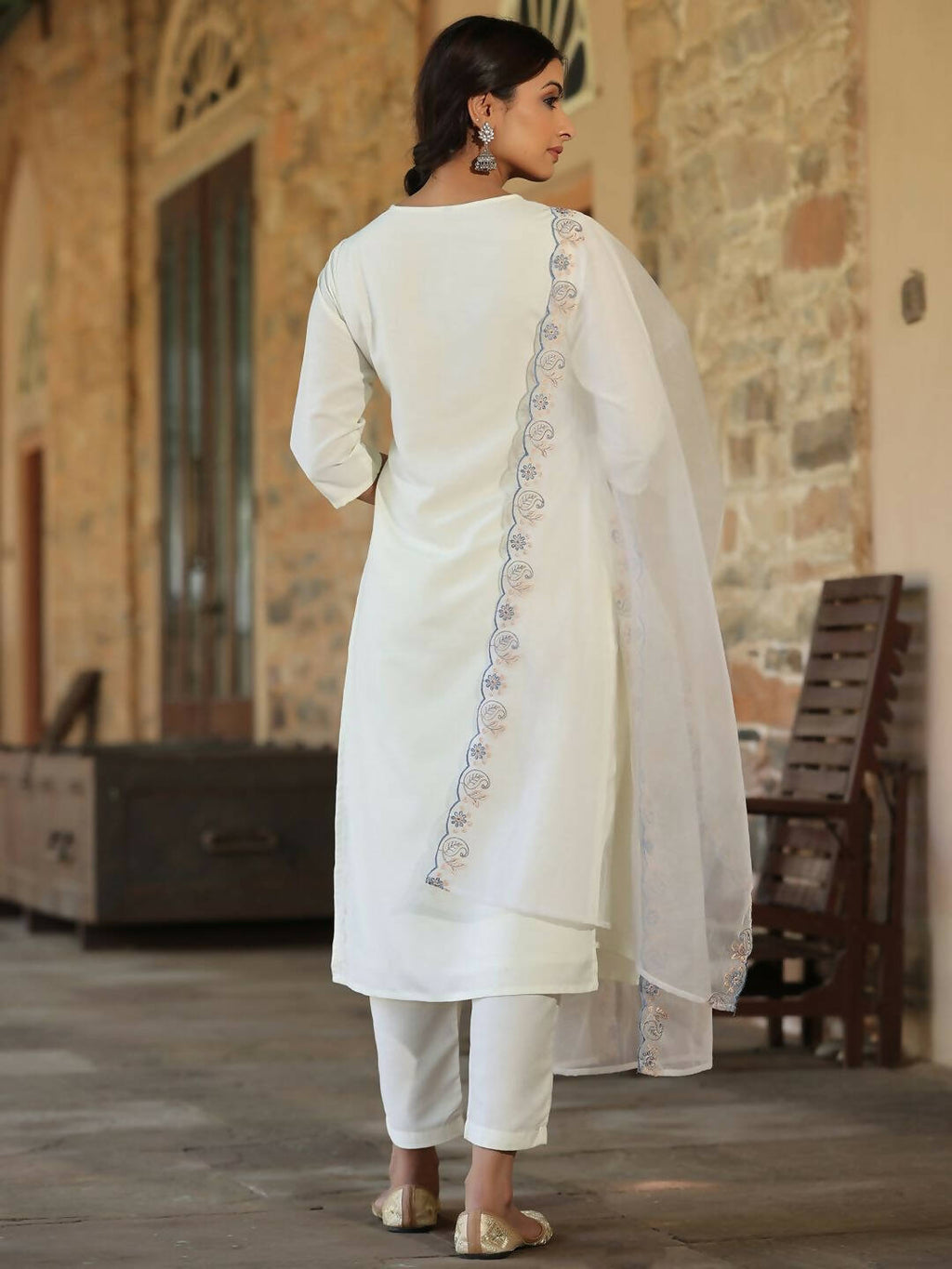Juniper Women's White Chinnon Solid Embroidered Kurta Set